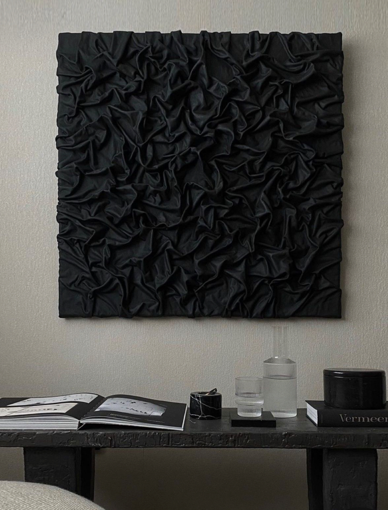 Dress On Black | 1.00x1.00cm
