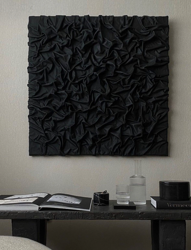 Dress On Black | 1.00x1.00cm